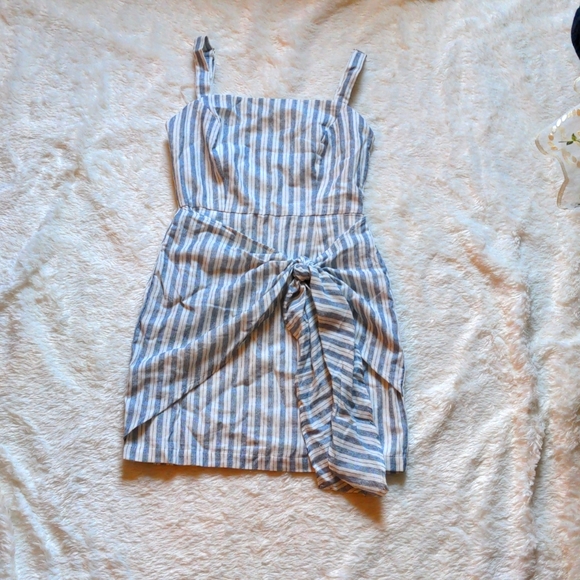 Dress - Picture 1 of 7